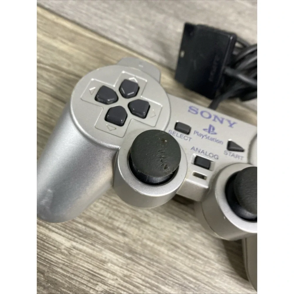 Satin Silver DualShock 2 for PlayStation‎ 2 Tested